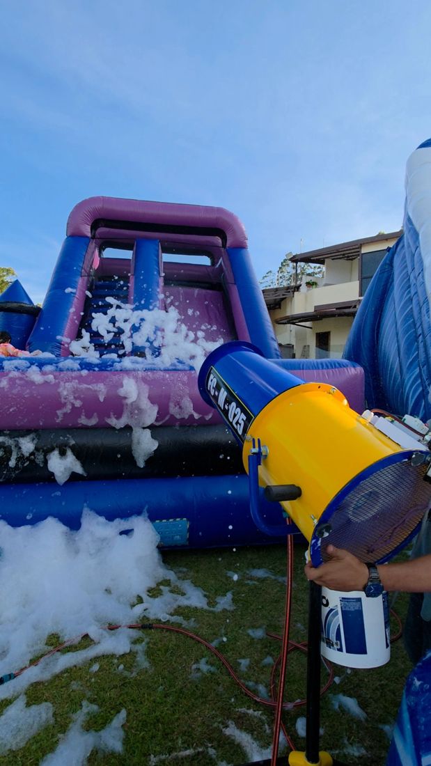 Cañón de espuma en una fiesta infantil